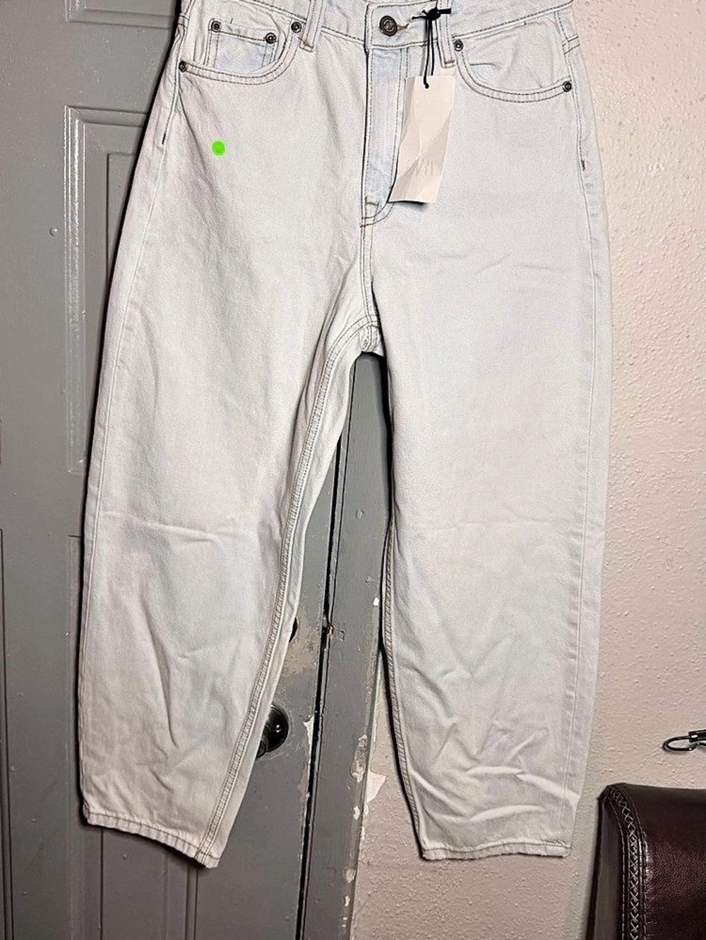 Zara Jeans Straight Leg Jeans in White Waist 36